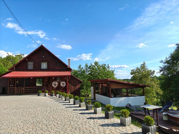 Cabana, foișorul și ciubărul