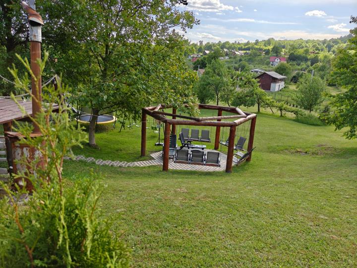 Pergola, cu vedere spre dealuri